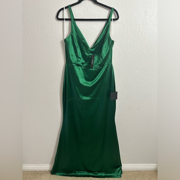 Lulu’s Long Green Satin Dress NWT - Picture 4 of 7